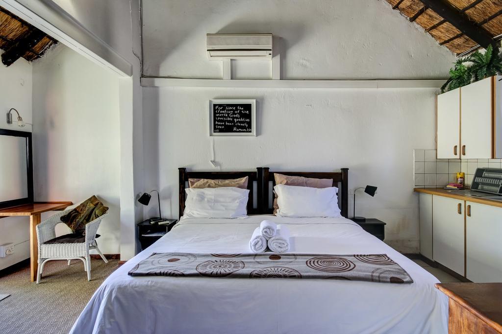 Khaya La Manzi Guest Lodge Гіббердін Екстер'єр фото