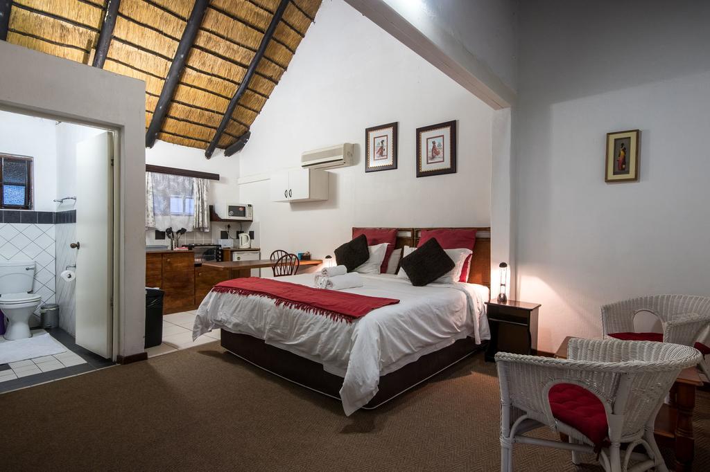Khaya La Manzi Guest Lodge Гіббердін Екстер'єр фото